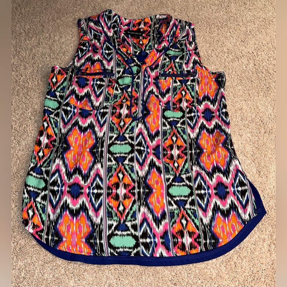 My Michelle Graphic Top Sleeveless. L
